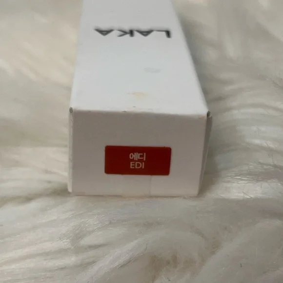 NWT LAKA - Smooth Matte Liptint By LAKA EDI - Picture 3 of 9